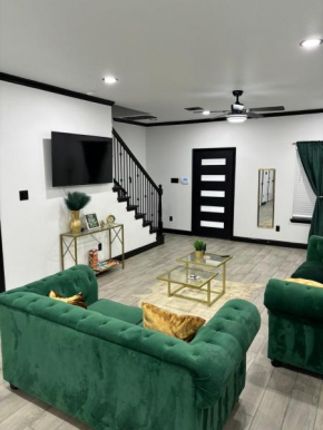 2BD 2BR Modern Green House Oasis
